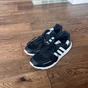 Adidas Retro Run Tennis shoes